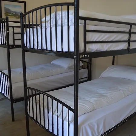 Blue Horseshoe Hostel *
